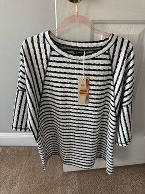 Black & White Striped Short Sleeve Top by Aventura